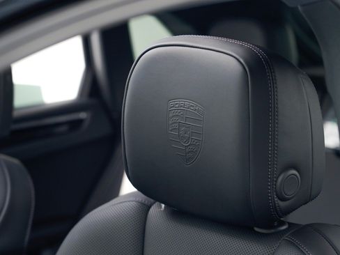 Certified 2026 Porsche Macan Turbo AWD/4WD image 19
