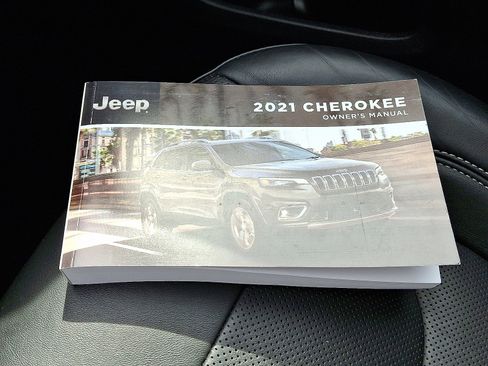 Used 2021 Jeep Cherokee Latitude Lux 80th Anniv w/ Quick Order Package 26U 80TH image 25