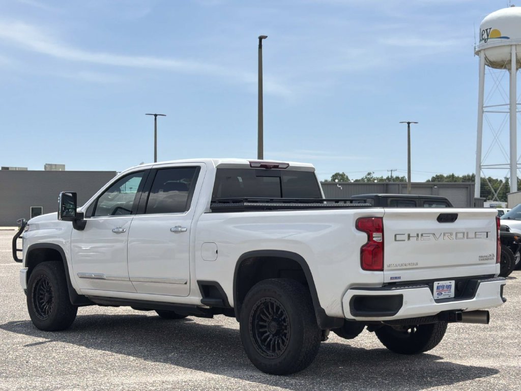 Used 2024 Chevrolet Silverado 2500 High Country w/ High Country Premium Package AWD/4WD image 5