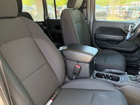 Used 2022 Jeep Wrangler Unlimited Sport image 35