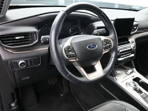 Used 2022 Ford Explorer Limited w/ Equipment Group 301A AWD/4WD image 24