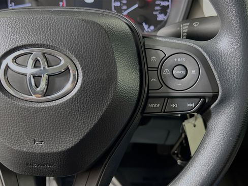 Used 2025 Toyota Corolla LE FWD image 20