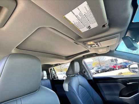 Used 2022 Toyota Highlander XLE image 12