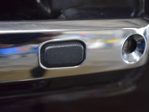 Used 2019 Ford F150 Lariat w/ Equipment Group 502A Luxury image 4