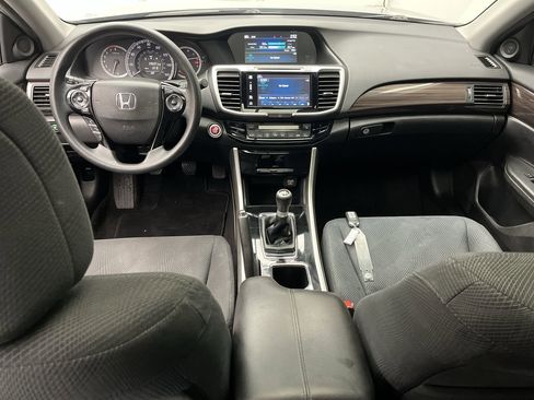 Used 2017 Honda Accord EX image 4