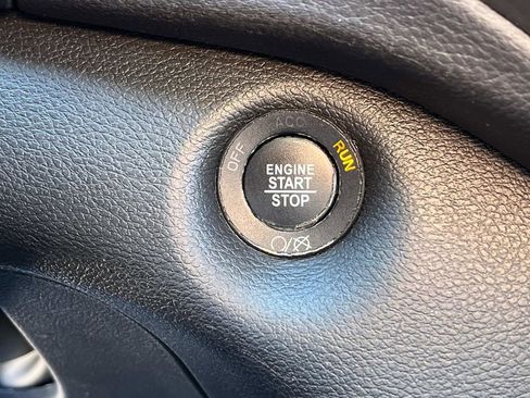 Used 2020 Jeep Cherokee Limited image 35