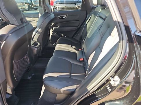 Used 2022 Volvo XC60 B5 Momentum w/ Climate Package AWD/4WD image 24