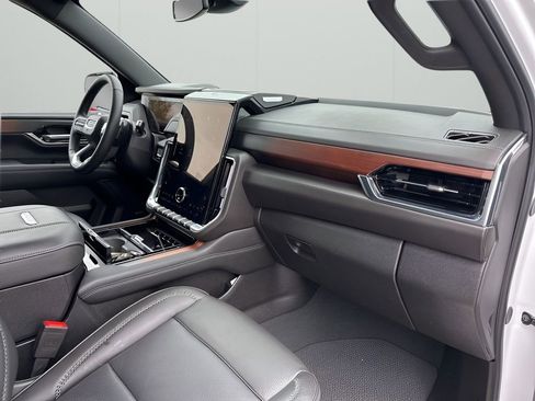 Used 2025 GMC Yukon Denali image 14