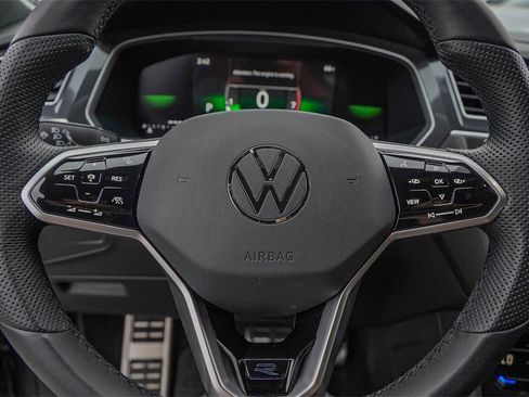 New 2024 Volkswagen Tiguan SE R-Line image 10