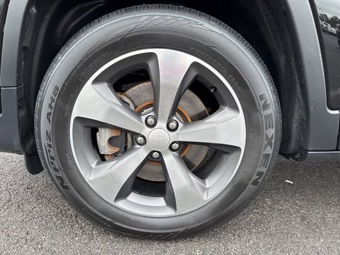 Used 2019 Jeep Cherokee Limited w/ Technology Group image 15