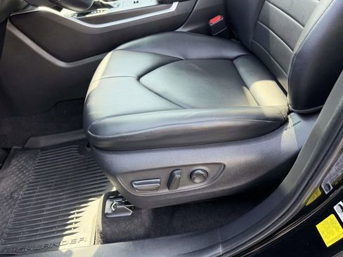 Certified 2024 Toyota Highlander XLE image 17