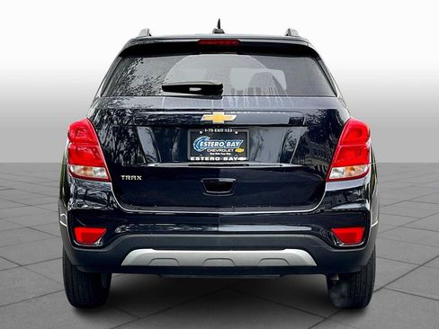 Used 2022 Chevrolet Trax LT w/ LT Convenience Package FWD image 5