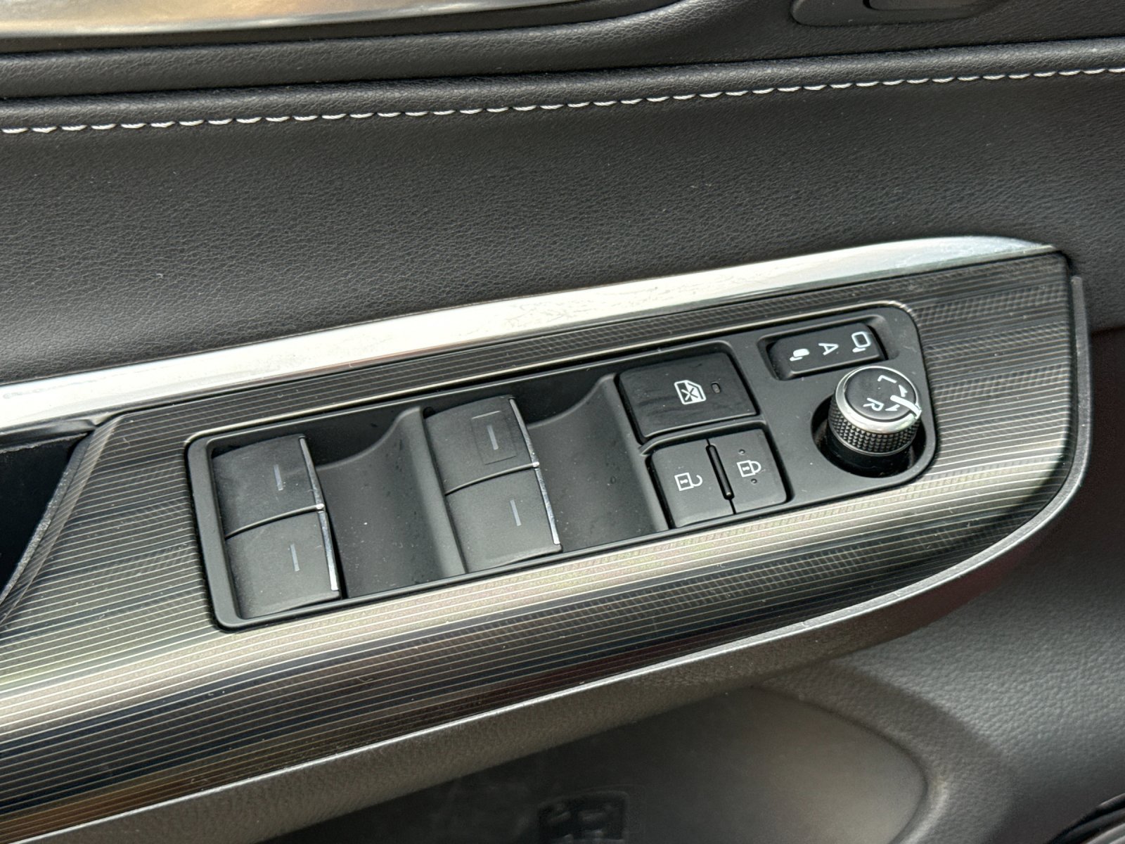 Used 2021 Toyota Venza Limited w/ Advanced Technology Package AWD/4WD image 11