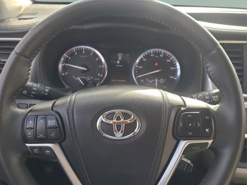 Used 2014 Toyota Highlander Limited image 22