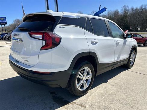 Used 2024 GMC Terrain SLE image 4