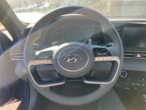 Used 2022 Hyundai Elantra SEL image 14