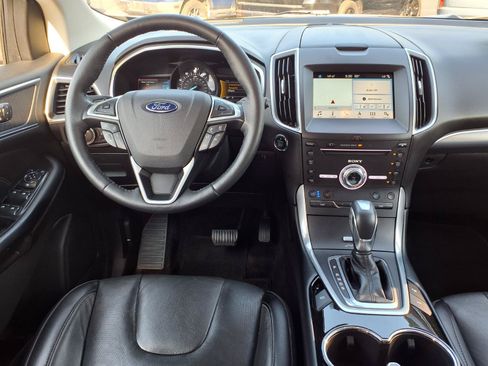 Used 2017 Ford Edge Titanium w/ Equipment Group 302A FWD image 5