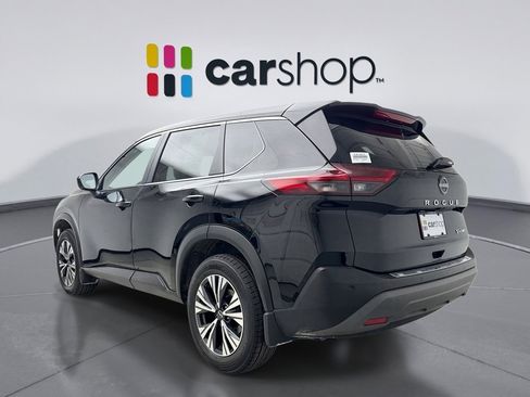 Used 2023 Nissan Rogue SV image 3