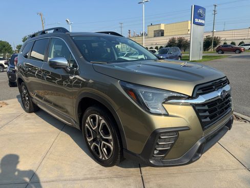 Used 2023 Subaru Ascent Limited w/ Technology Package AWD/4WD image 4
