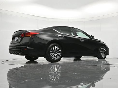 Certified 2024 Nissan Altima 2.5 SV FWD image 40