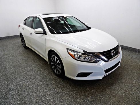 Used 2016 Nissan Altima 2.5 SL w/ Moonroof Package FWD image 3