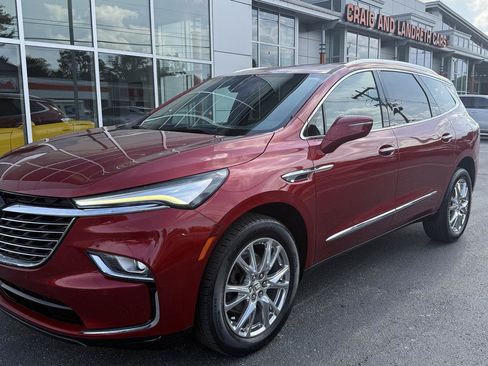 Used 2023 Buick Enclave Essence w/ Experience Buick Package FWD image 2