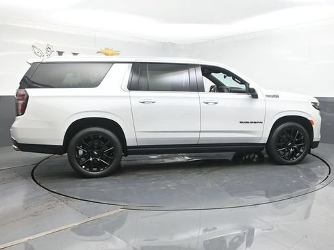 Used 2023 Chevrolet Suburban High Country AWD/4WD image 41