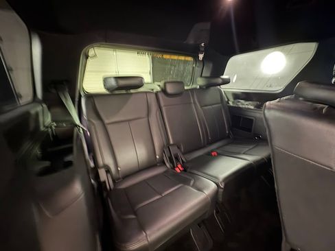 Used 2018 Ford Expedition XLT w/ Equipment Group 202A RWD image 57