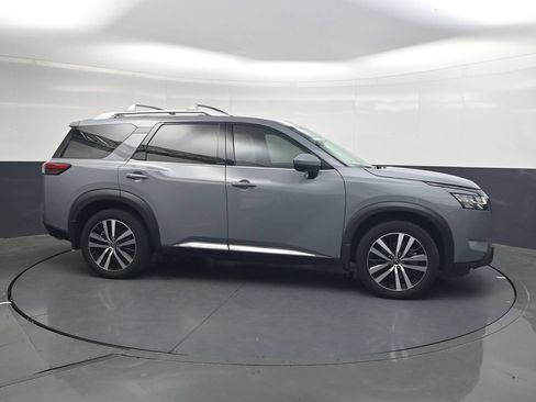 Certified 2024 Nissan Pathfinder Platinum w/ Cargo Package FWD image 4