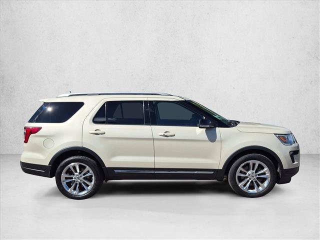 Used 2018 Ford Explorer XLT w/ Equipment Group 202A AWD/4WD image 4