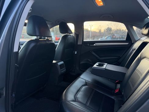 Used 2015 Volkswagen Passat 1.8T Wolfsburg Edition image 11