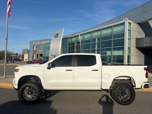 Used 2020 Chevrolet Silverado 1500 Custom w/ Custom Value Package image 2