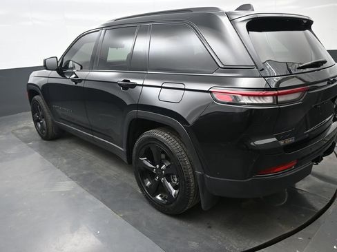 Used 2025 Jeep Grand Cherokee Limited w/ Black Appearance Package image 10
