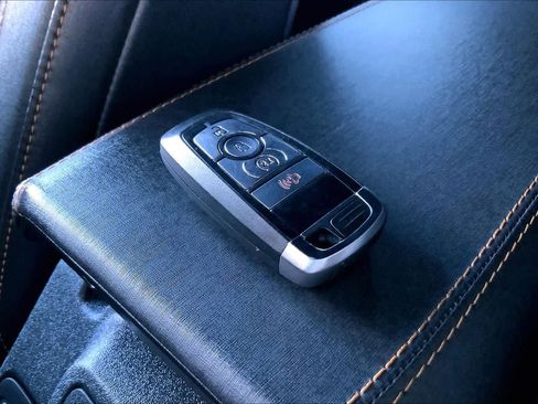 Used 2024 Ford Bronco Badlands image 15