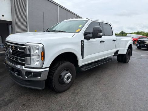 Used 2024 Ford F350 XLT w/ 360-Degree Camera Package AWD/4WD image 3