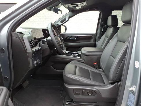 Used 2025 Chevrolet Tahoe LT AWD/4WD image 12