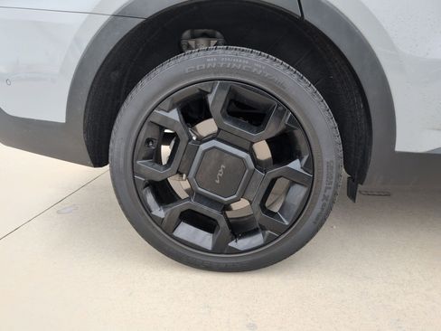 Certified 2025 Kia Sorento SX image 12