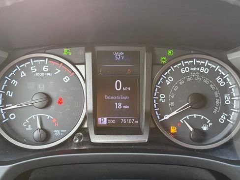 Used 2018 Toyota Tacoma TRD Sport image 20