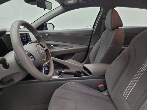 Used 2023 Hyundai Elantra SEL w/ Preferred Accessory Package FWD image 17