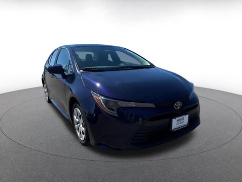Used 2025 Toyota Corolla LE FWD image 3