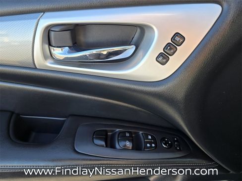 Used 2020 Nissan Pathfinder SL image 22