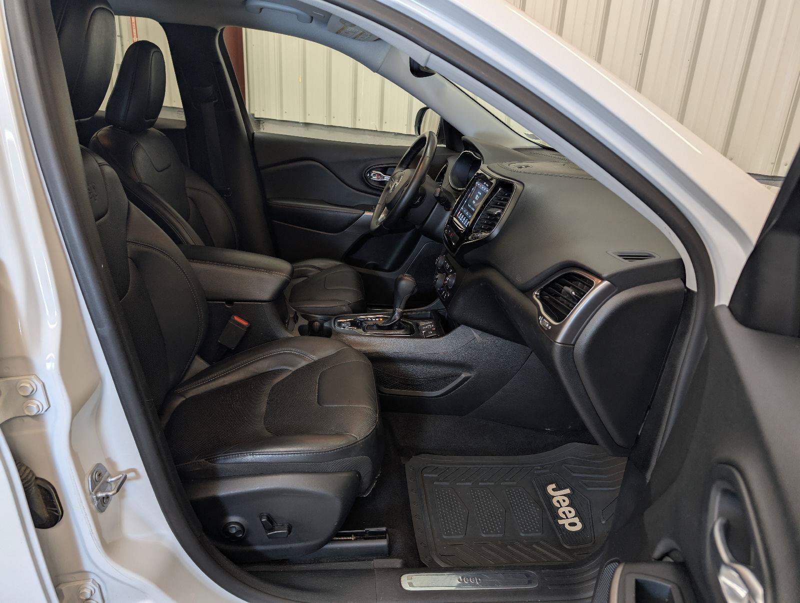 Used 2019 Jeep Cherokee Limited FWD image 31