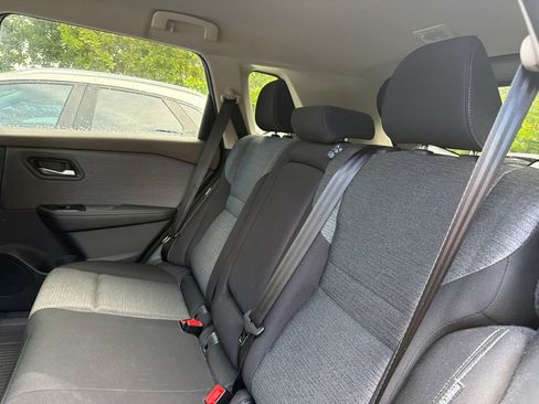 Used 2023 Nissan Rogue SV FWD image 8