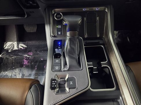 Used 2024 Lexus GX 550 w/ Cold Area Package AWD/4WD image 15