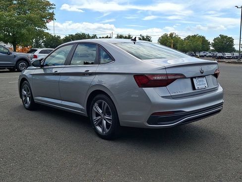 Used 2023 Volkswagen Jetta SE FWD image 7