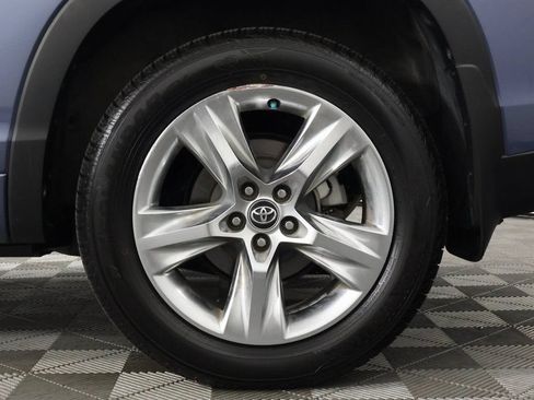 Used 2019 Toyota Highlander Limited w/ Carpet Mat Package (TMS) AWD/4WD image 17