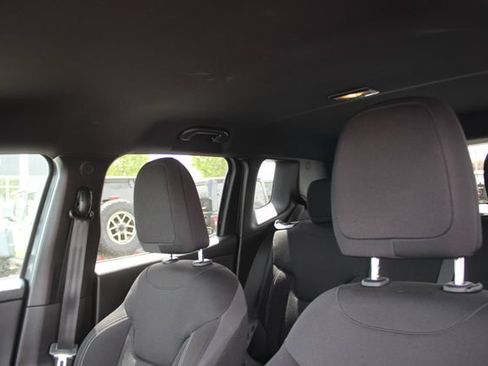 Used 2022 Jeep Renegade Altitude w/ Convenience Group AWD/4WD image 22