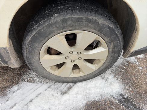 Used 2011 Subaru Outback 2.5i Premium image 9