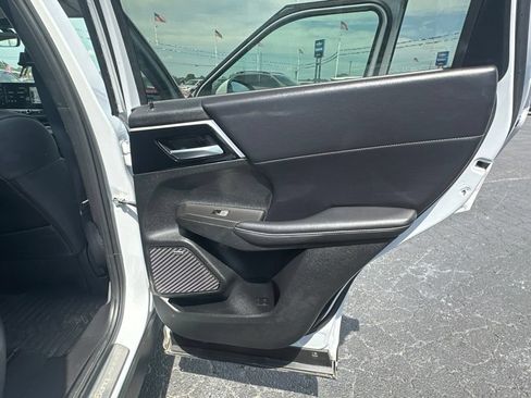 Used 2025 Mitsubishi Outlander SE FWD image 16