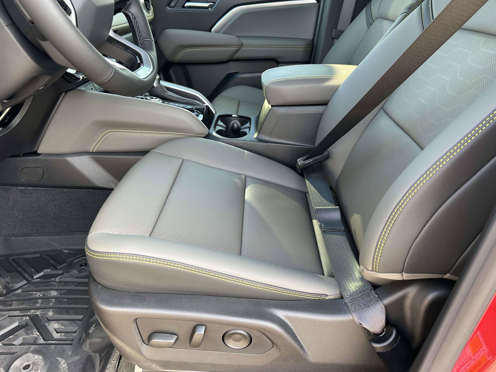 New 2026 Chevrolet Colorado ZR2 w/ Technology Package AWD/4WD image 17